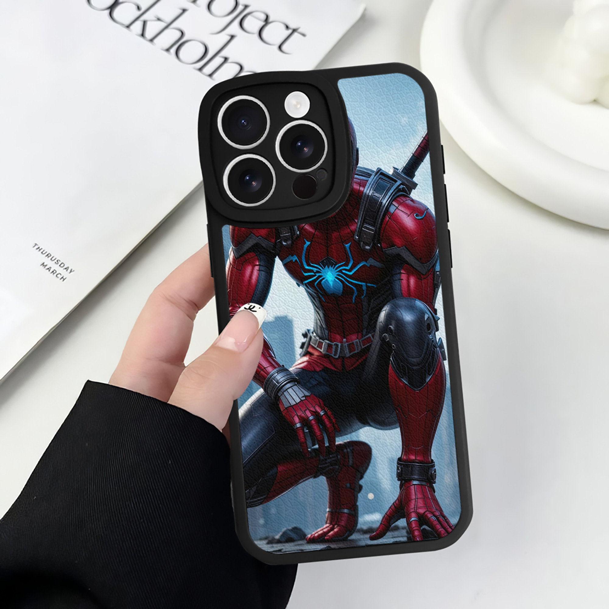 （画像用） Spider Man スパイダーマン 【iPhone 16シリーズ対応】シリコンスマホケース（レザー調） 材質：シリコン